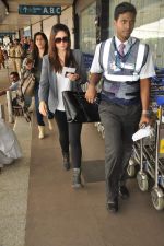 Kareena Kapoor snapped in Mumbai Airport on 20th Sept 2012 (4).JPG